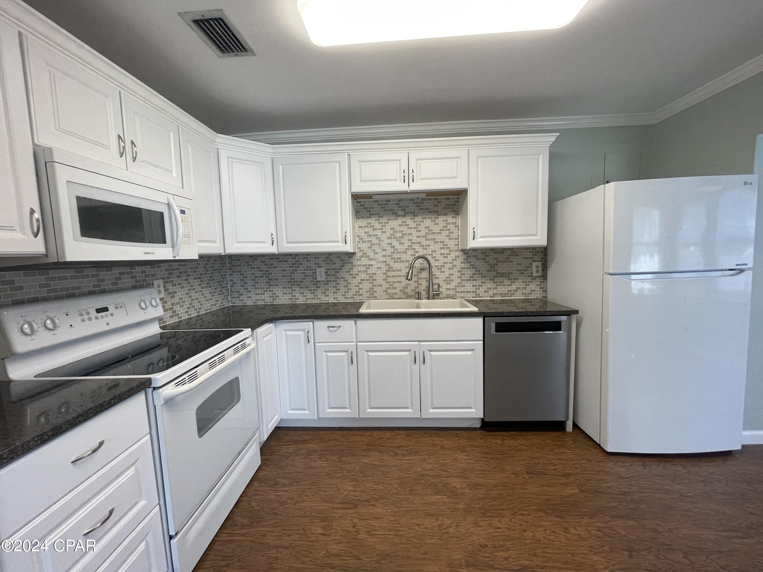 Long Point Park 1st Add - Residential