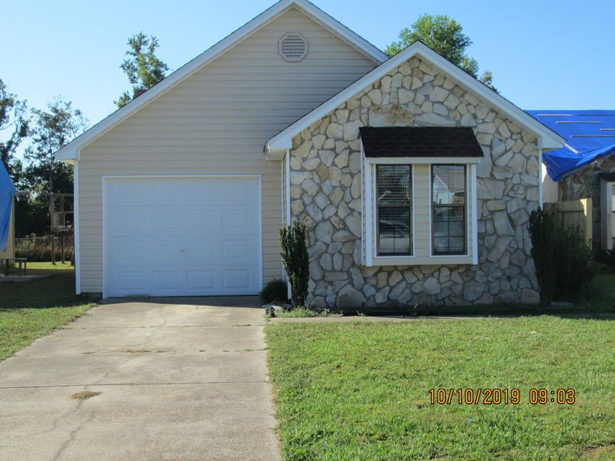 2/2 Cute home for Rent. Close to TAFB, Shopping and Schools. 20.00 application fee to run your credit/background. Please call during normal business hours of M-F 9-4 to schedule an appt. NO PETS. 650 credit score to qualify.