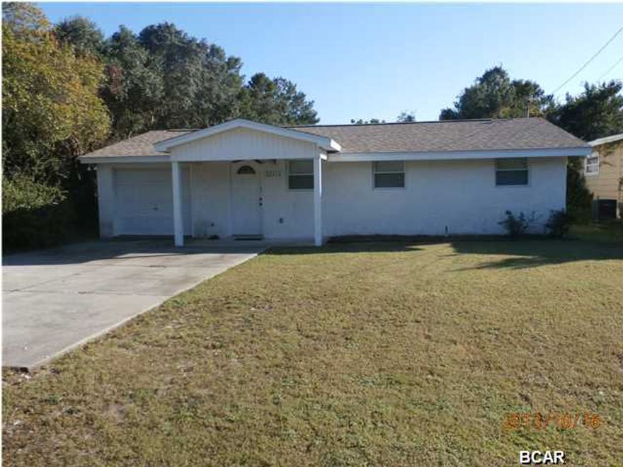 3br/2ba home on west end of the beach. Furnished. Within walking distance to the beach. Home has 1 car garage. Large open kitchen, dining and living area. Tile floors. Master bedroom has walk-in closet. Complete with washer and dryer