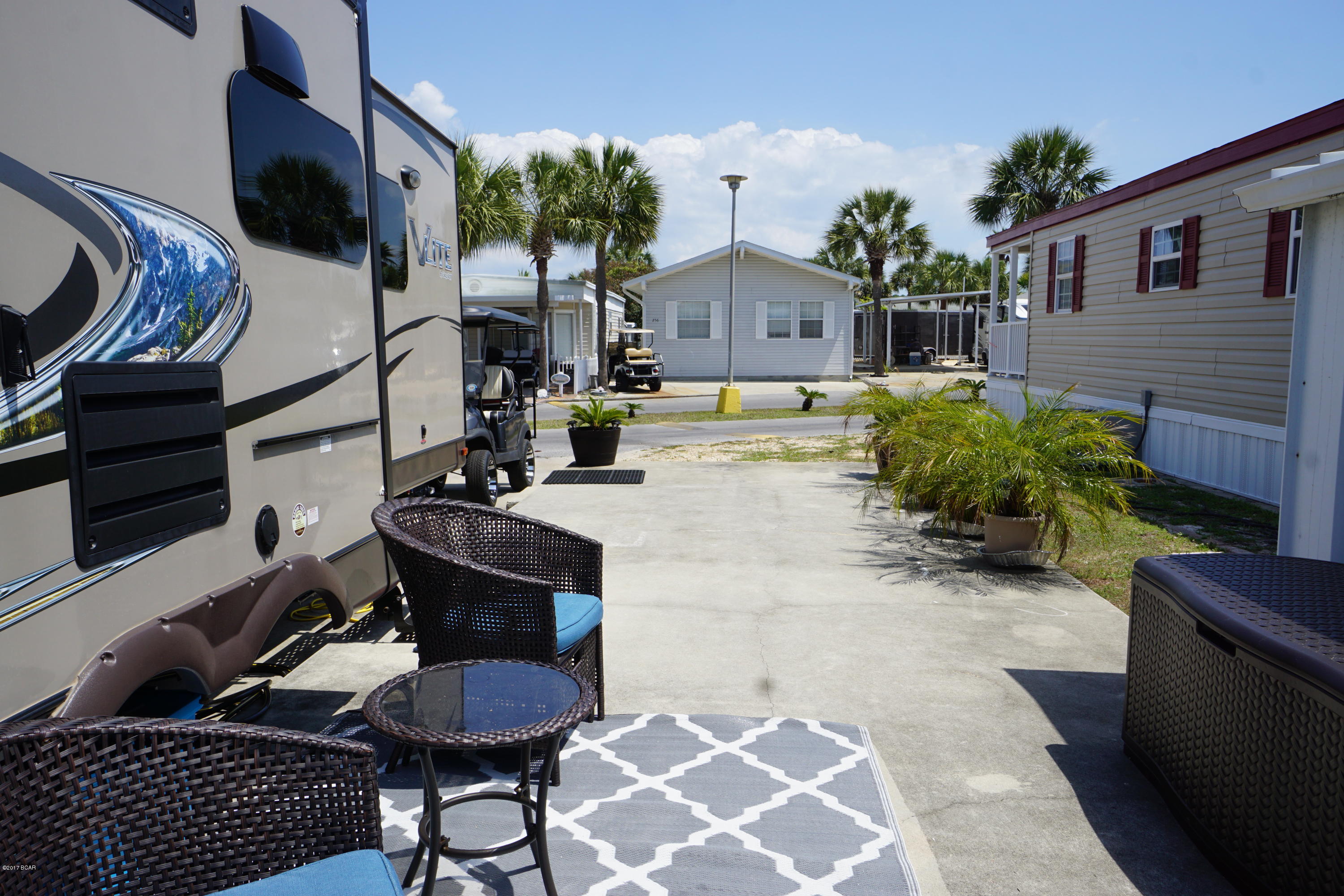 Venture Out Travel Trail - Land