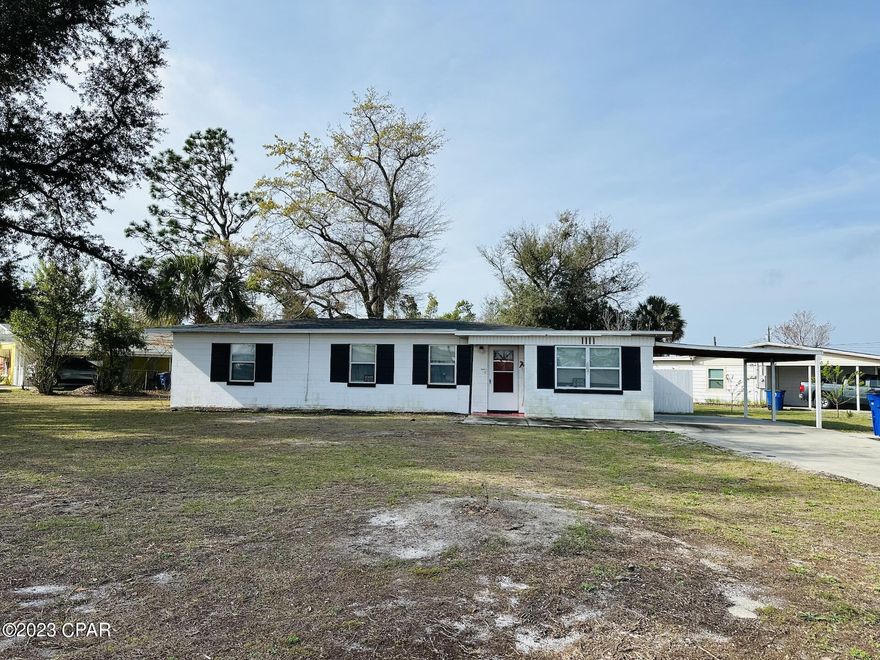 CALLING ALL INVESTORS!!!  What you see is what you get!!! Priced to sell...

Ranch 3 bedrooms, 1 bath home sitting on a large fenced in area, with more lot behind and next to the fence.  Right across from Jenks Elementary, how convenient! New roof 2018

Bring an offer!