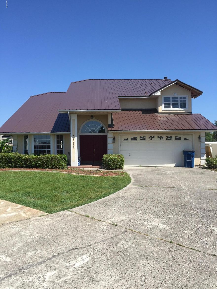 AMAZING fix & flip opportunity here!!!! 

 

 A Spacious POOL HOME in the desirable Candlewick subdivision on a quiet dead end street! This big, beautiful home is a 4 Bedroom / 3 Bathroom that is 2421 sqft. (heated/cooled) and 3,165 sqft. (total)

It has as new metal roof and has been taken down to the studs on the inside. There is also a big work shop in the back yard

A spectacular Opportunity for investor/new owner to finish out exactly the way you want.