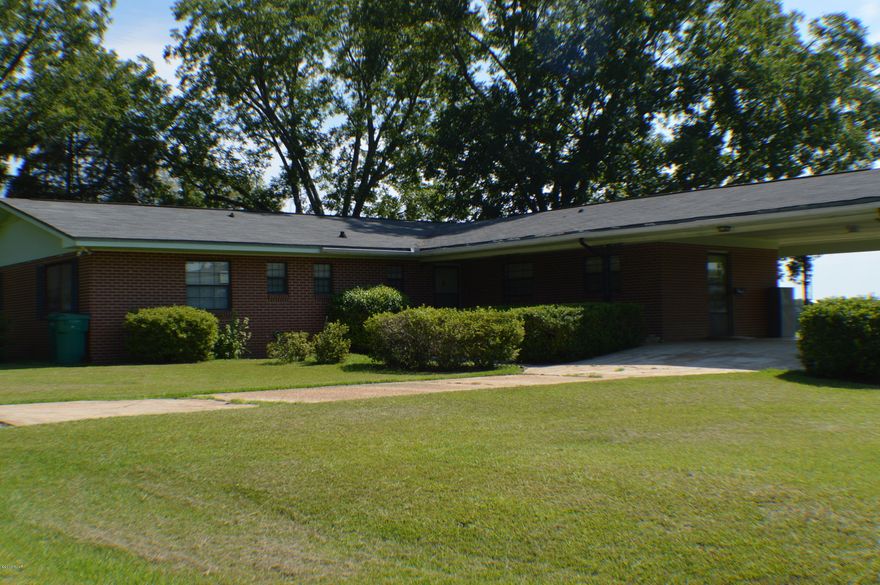 Large country home & 20 beautiful acres & paved road frontage. Home features an oversized carport, dining room adjoining the kitchen, the kitchen is retro style and has ''lots'' of cabinets and breakfast bar area. The laundry room has exit to side porch and side yard, convenient for hanging your clothes out. All 4 bedrooms are good sized with large closets, and for additional storage there are 2 ''large'' closets in the hallway. This home is handicap friendly from the wide hall to the roll in shower in the master bath. Also on the property has old homestead . This is truly a one of a kind property.