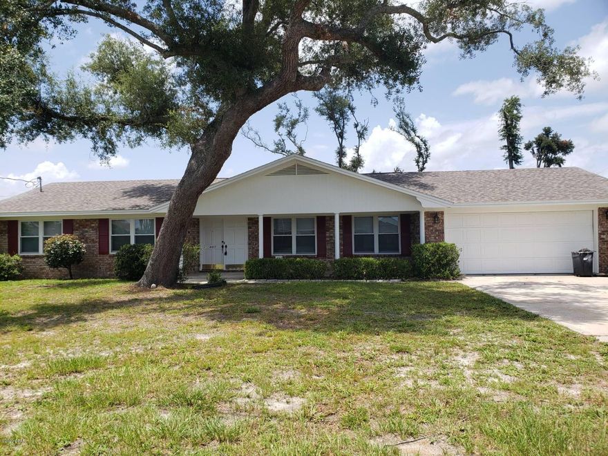 Newly renovated brick home in Parker! The interior is all new, including carpet, paint, cabinets, and paint! Extra bonus room/office inside the garage. The large backyard is fully privacy fenced.



**No Pets**