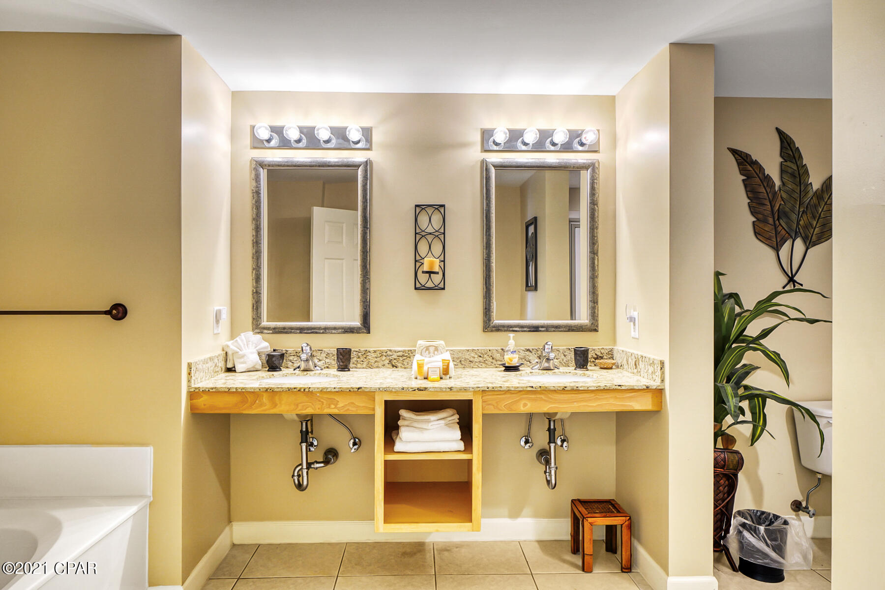 Splash Condo - Residential