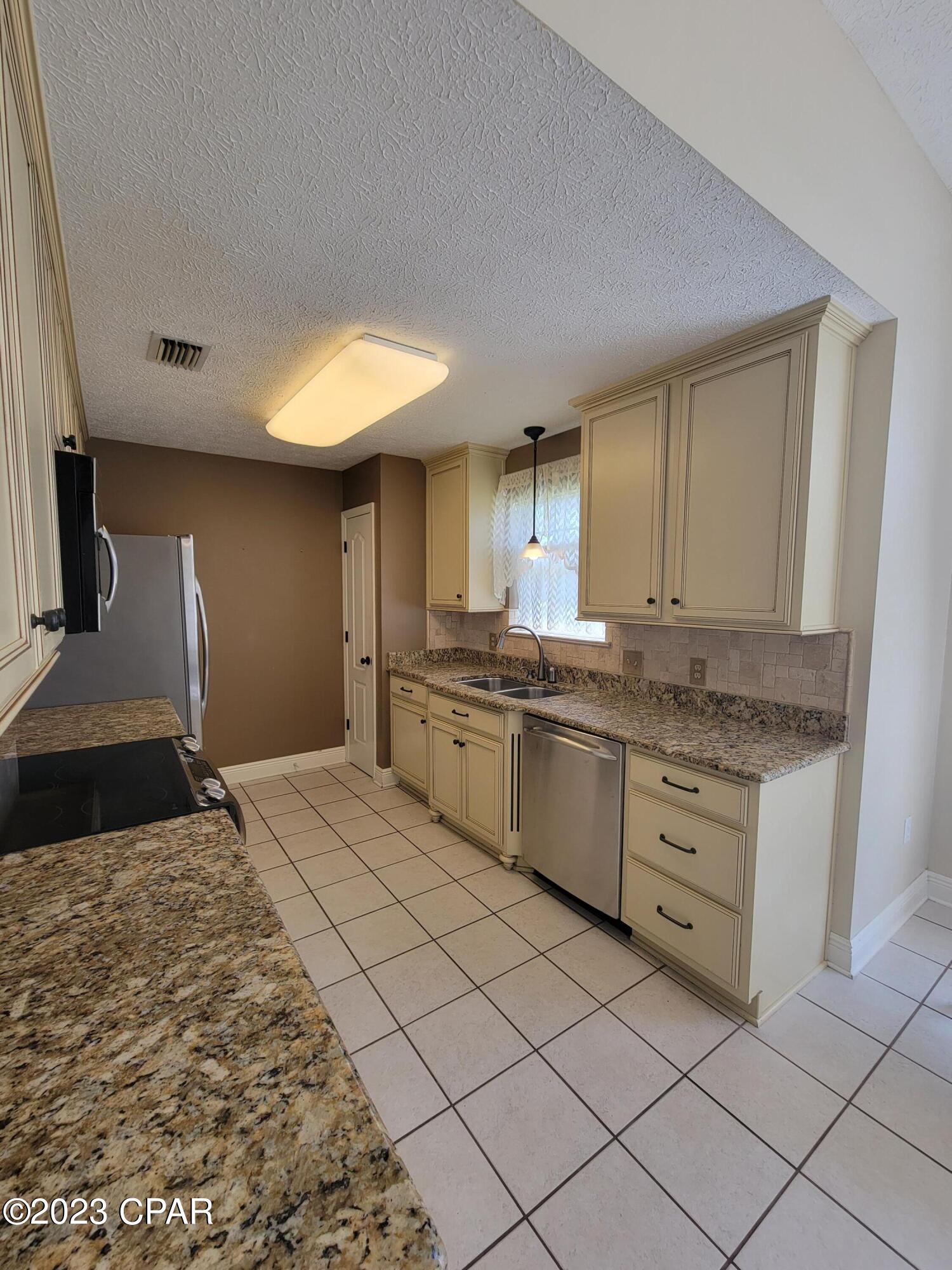 Fernwood Park - Residential Lease