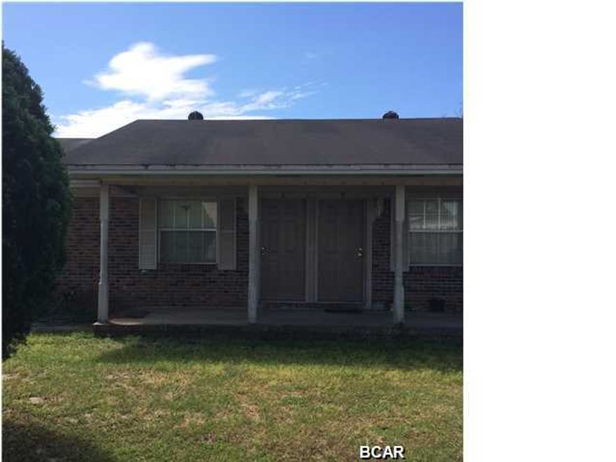 Nice 2bd 1ba duplex close to the College and convenient to the beaches. Open eat in kitchen. Pets negotiable.