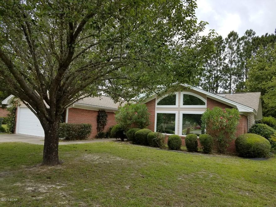 Lovely home in sought after Mowat Highlands.  Sellers have maintained this home& have made several updates.  Kitchen has granite counter tops & back splash.  Fresh paint in living room & master bedroom. The screened in porch will be a favorite place for the whole family to enjoy. The large back yard features a patio & 12 x 24 shed for all of your tools. The home even has a standby generator!  This is a great family home and a keeper!