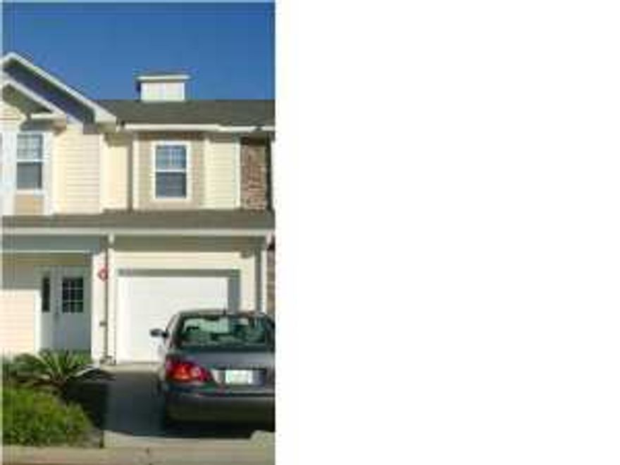 Very nice condo in Villas at Suncrest with ceramic tile and carpet, granite counter tops, washer and dryer connections, 1-car garage. Gated community with pool and clubhouse.