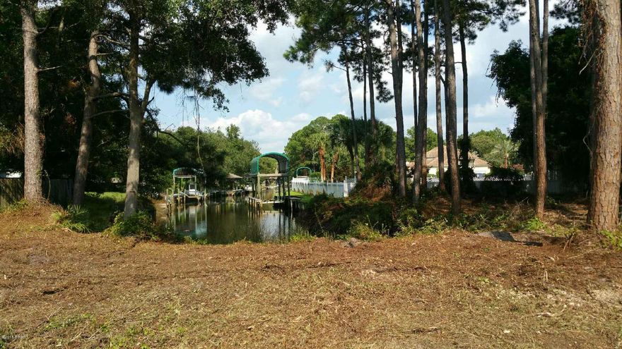 One of the very last large deep water canal lots available in Kings Point. Kings Point is convenient to everything yet quietly secluded. Build your dream home on this beautiful lot, just minutes to Shell Island and the Pass! Seller will consider owner financing on a case by case basis.