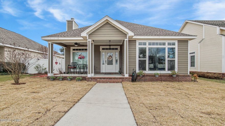 Adorable Cozy newly Renovated home in Riverside Park, Home has spacious living area and kitchen, home has had extensive upgrades from flooring to new fire place. Double vanity master bath with large closets, fenced yard with little grass. Riverside Park has a number of Amenities from wide open parks, spacious club house, pool, playground, gym... too much to list