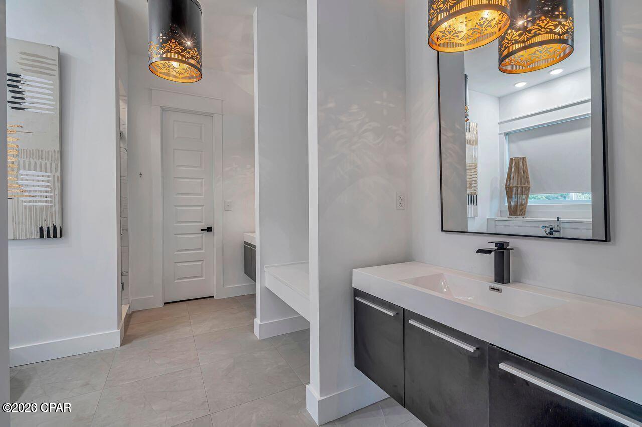 Laguna Beach Estates 7th Add - Residential