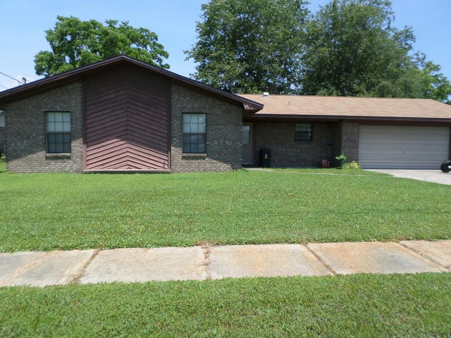 3 bedroom 2 bathroom home convenient to Tyndall AFB.  All property sizes and ages are approximate, please measure and/or verify if important. 

School assignments are subject to change, please check with Bay County for most accurate information.

Deposit is the same as the rent.

Pets allowed subject to approval!