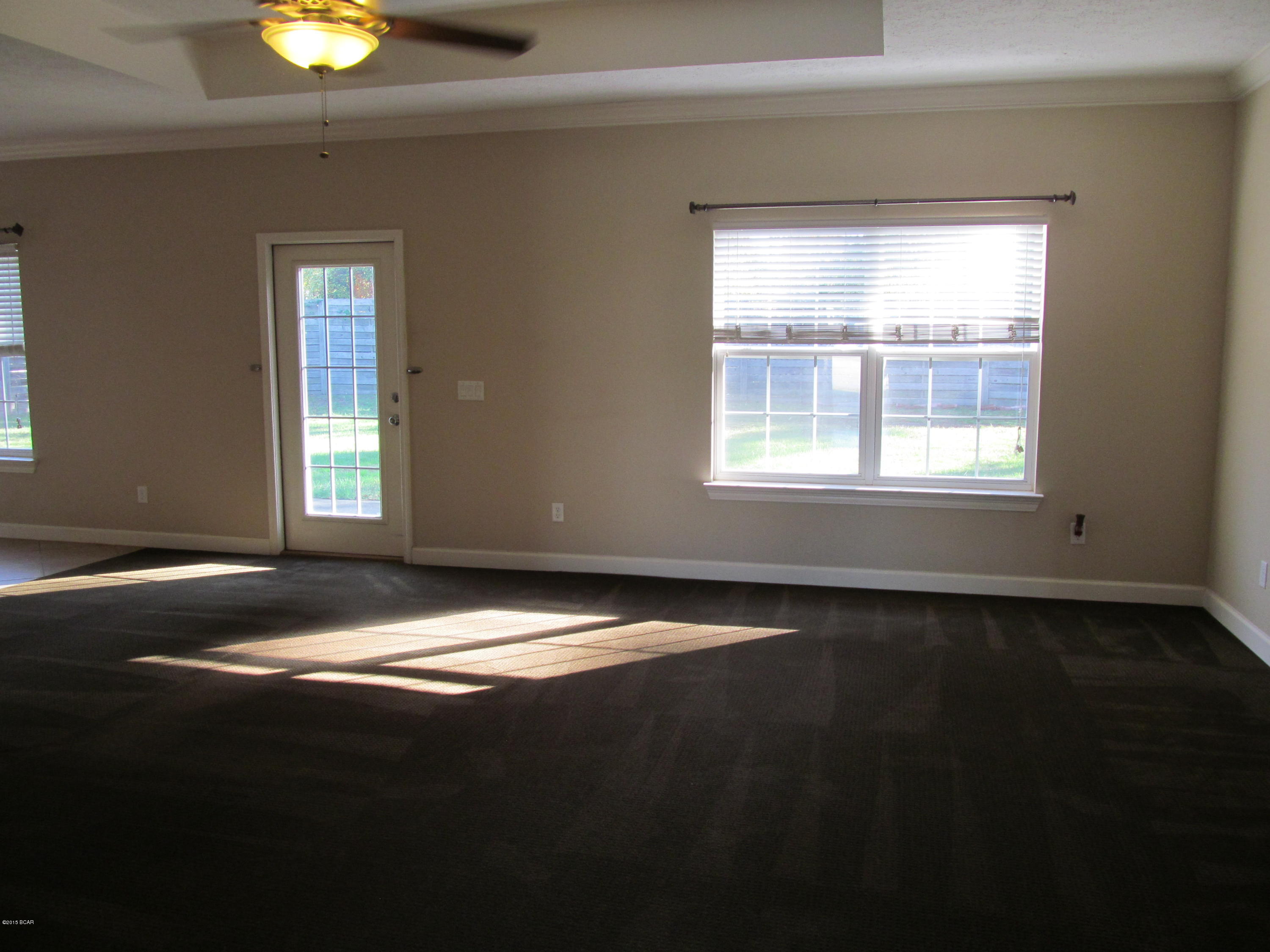 North Lagoon Oaks 7th Add - Residential Lease