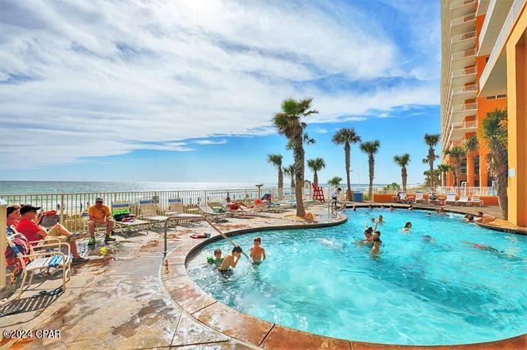 Splash Condo - Residential