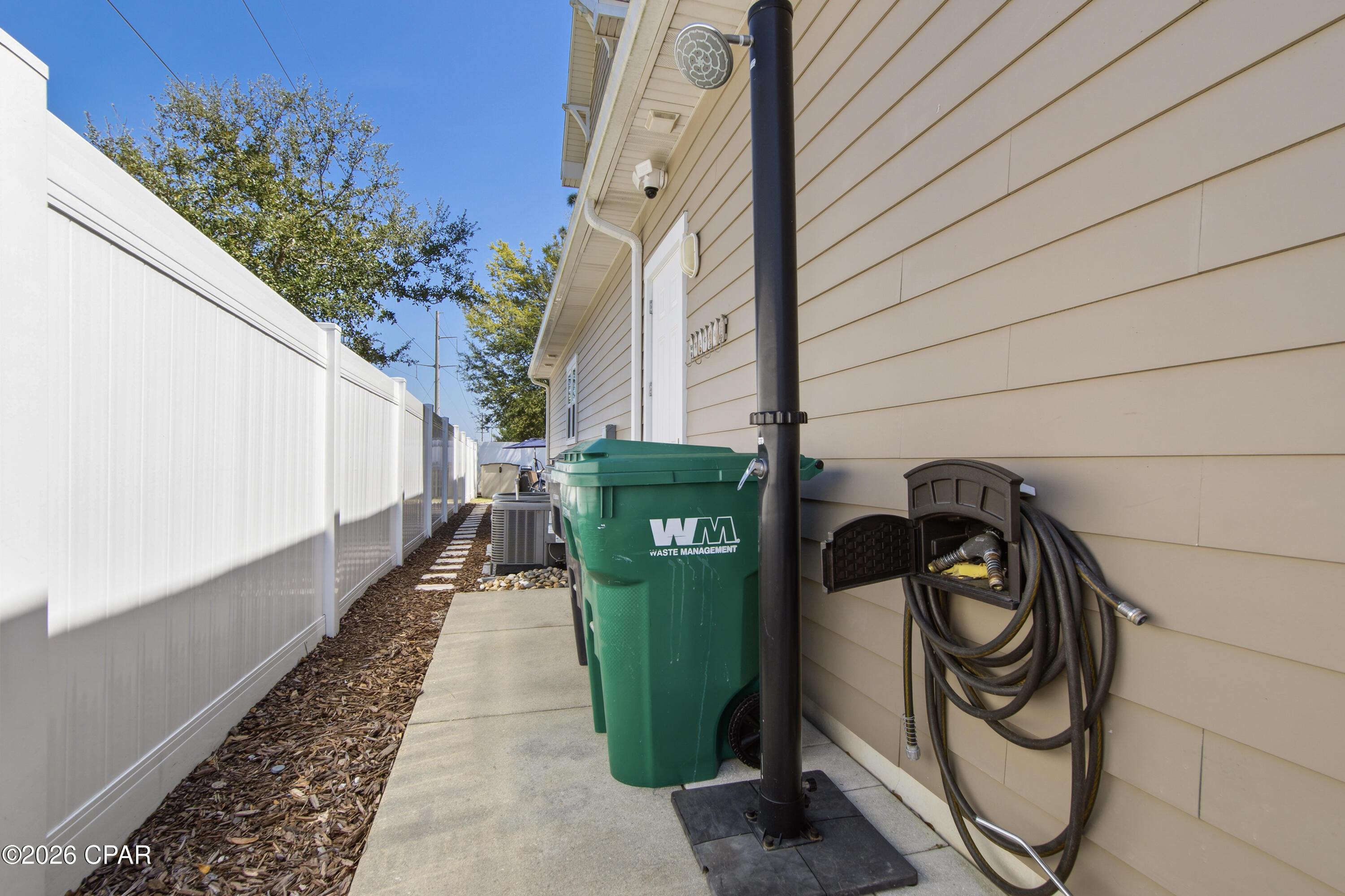 Pices Cove 1st Add - Residential