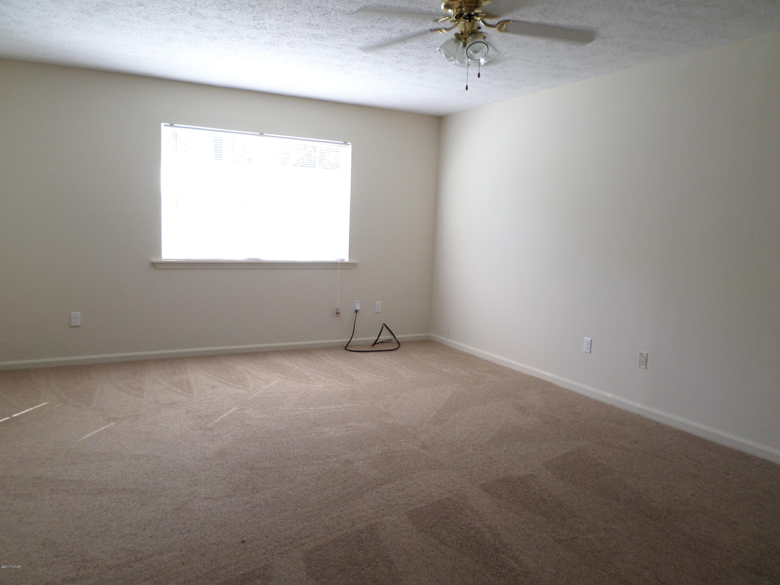 Pinnacle Pines Estate - Residential Lease