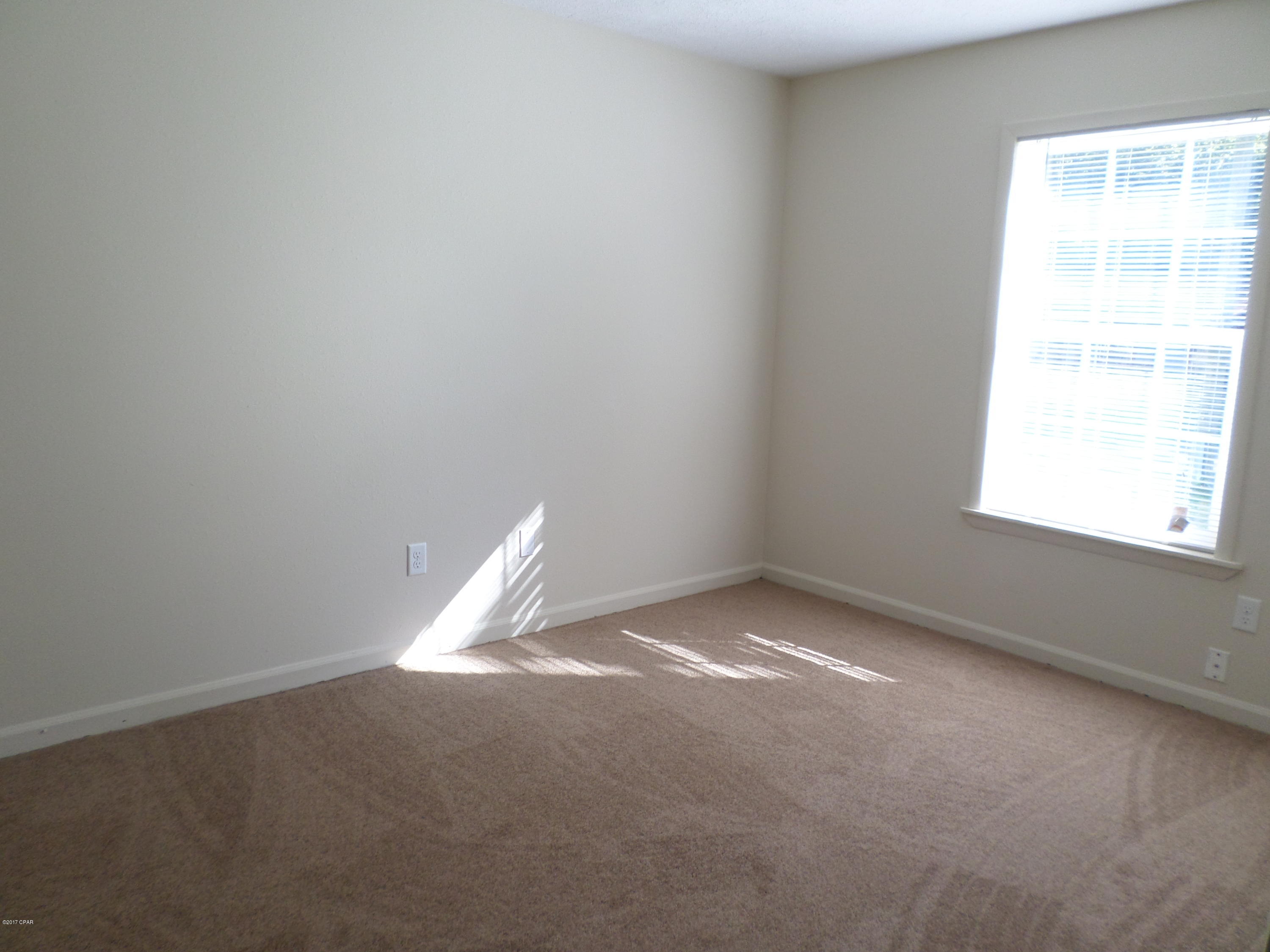 Pinnacle Pines Estate - Residential Lease