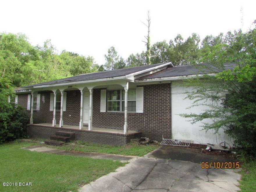Brick home located in Marianna. 3 Bedroom 2 Bath sitting on just shy of 1 acre! Wood floors, ceiling fans. Close to Shopping and I-10 for easy commute! Home needs work but could make the perfect Home for your family! Call today for your personal showing!!