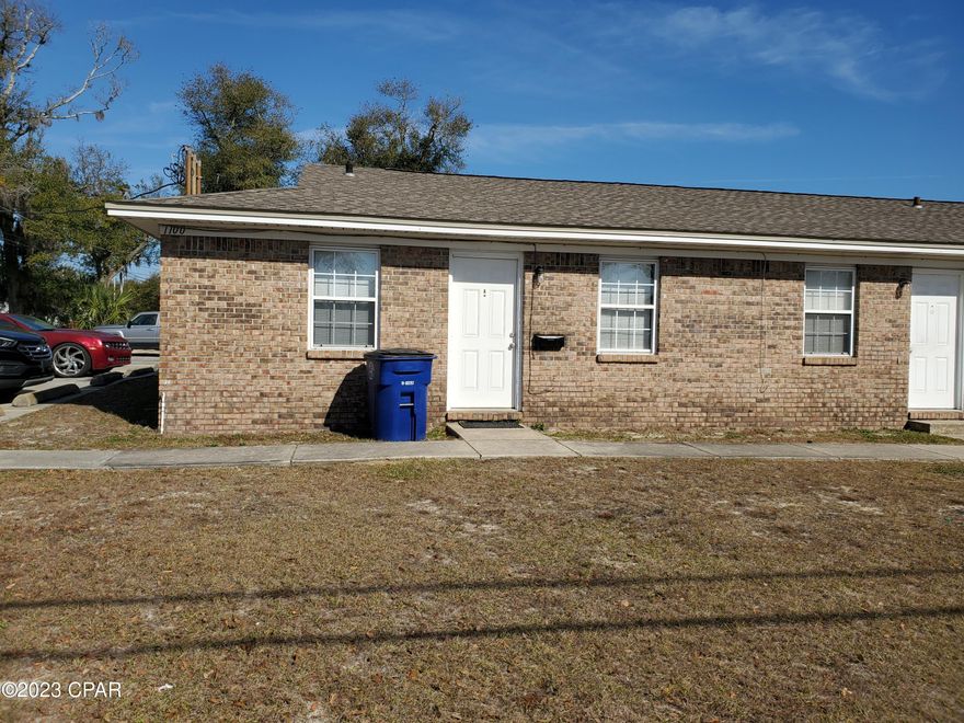 2 bed/1 bath apartment. 754 sq ft. Tidy, tile floors throughout. Conveniently located at the corner of 11th and Frankford. Separate private laundry room in back of bldg. No pets. Yard Care included.