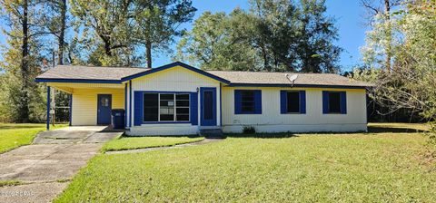 A home in Blountstown