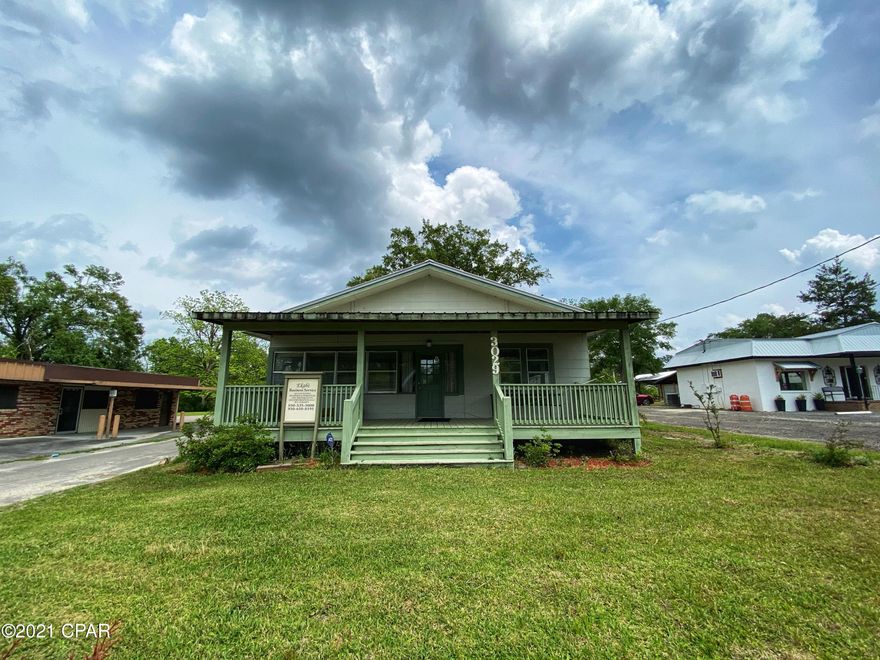 *Very motivated Seller - No reasonable offer refused.* High visibility on Highway 79 and a 35-minute drive to Panama City Beach, this building was the home of an accounting office for many years and is now vacant.  Would make a great office or retail space.  High traffic counts with vacationers traveling to and from the beaches or Panama City Beaches International Airport.