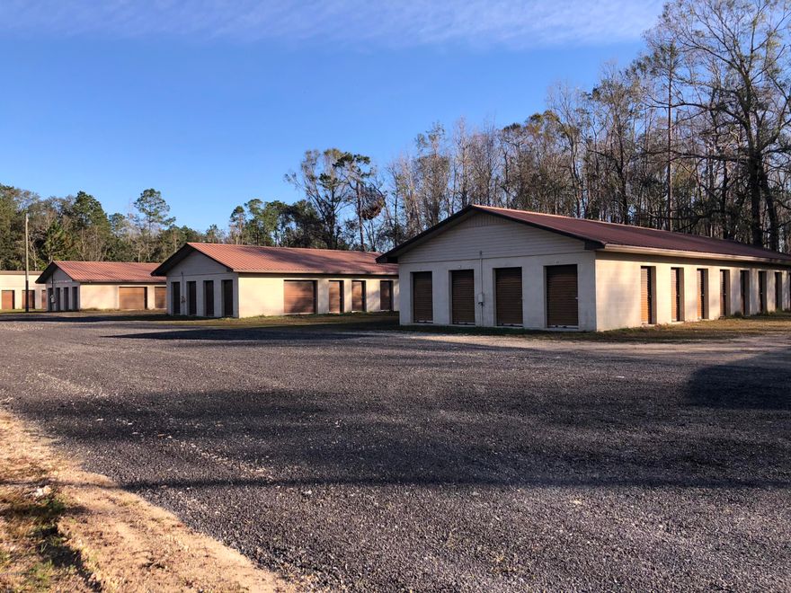 GREAT INVESTMENT OPPORTUNITY- Mini Warehouse Storage Facility located in Chipley. This property is approximately 2 acres and has 110 units.  All units are currently occupied and have been for some time. This is a great income producing business that is easy to manage and requires very low maintenance. Don't let this investment opportunity pass you by!!
