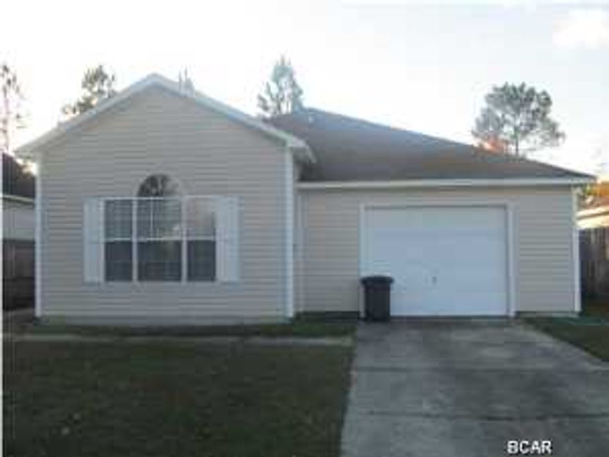 3 BEDROOM, 2 BATH HOME IN SWEETWATER VILLAGE. HOME FEATURES CATHEDRAL CEILINGS IN THE GREAT ROOM AND MASTER BEDROOM, SPACIOUS KITCHEN WITH PLENTY OF CABINET SPACE.