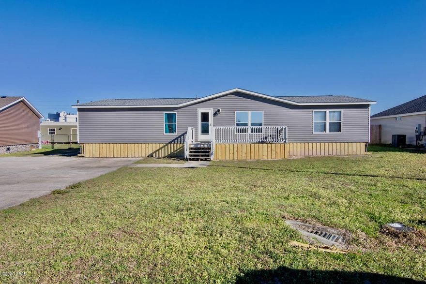 ---Currently being updated---



This is a MUST SEE!!!!



Spacious home with over 1800 sq ft of living space. Open concept with more than enough room to entertain. Many updates, new roof, drywall, flooring and more. 15 minutes from restaurants, shopping and just 30 minutes to the worlds most beautiful beaches. Large yard w/ new privacy fence installed.