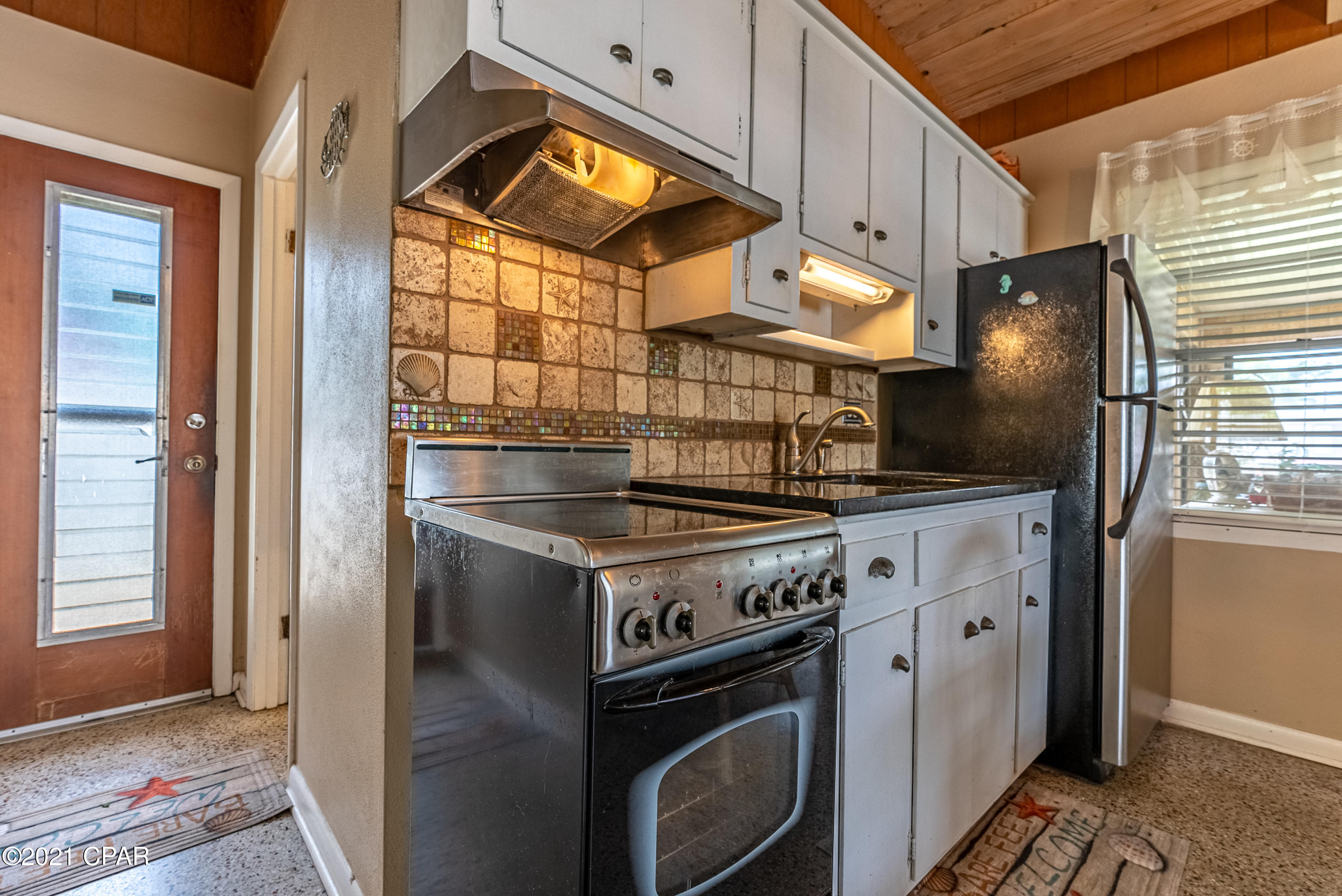 Laguna Beach Estates 6th Add - Residential