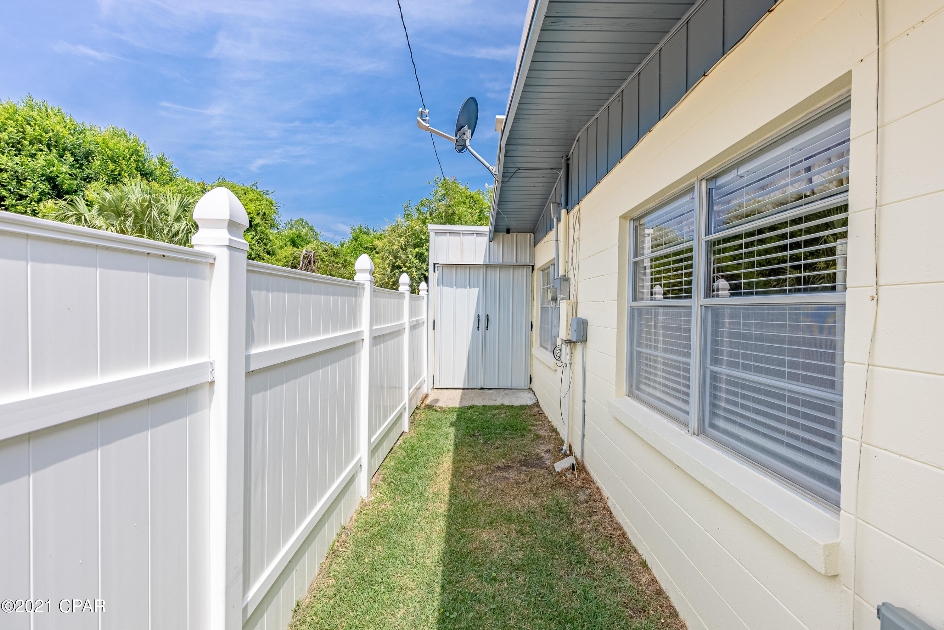 Laguna Beach Estates 6th Add - Residential