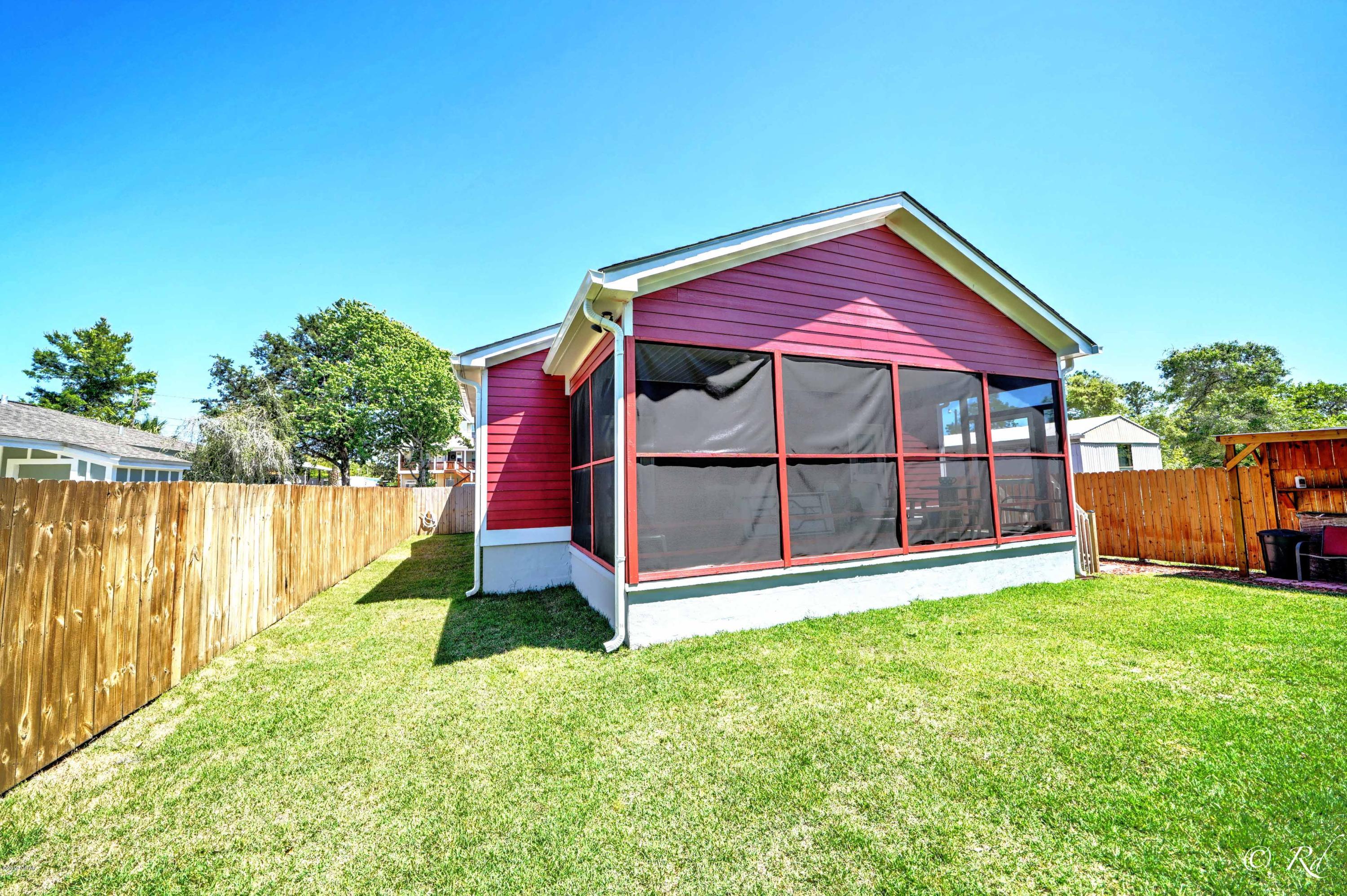 Laguna Beach Estates 7th Add - Residential