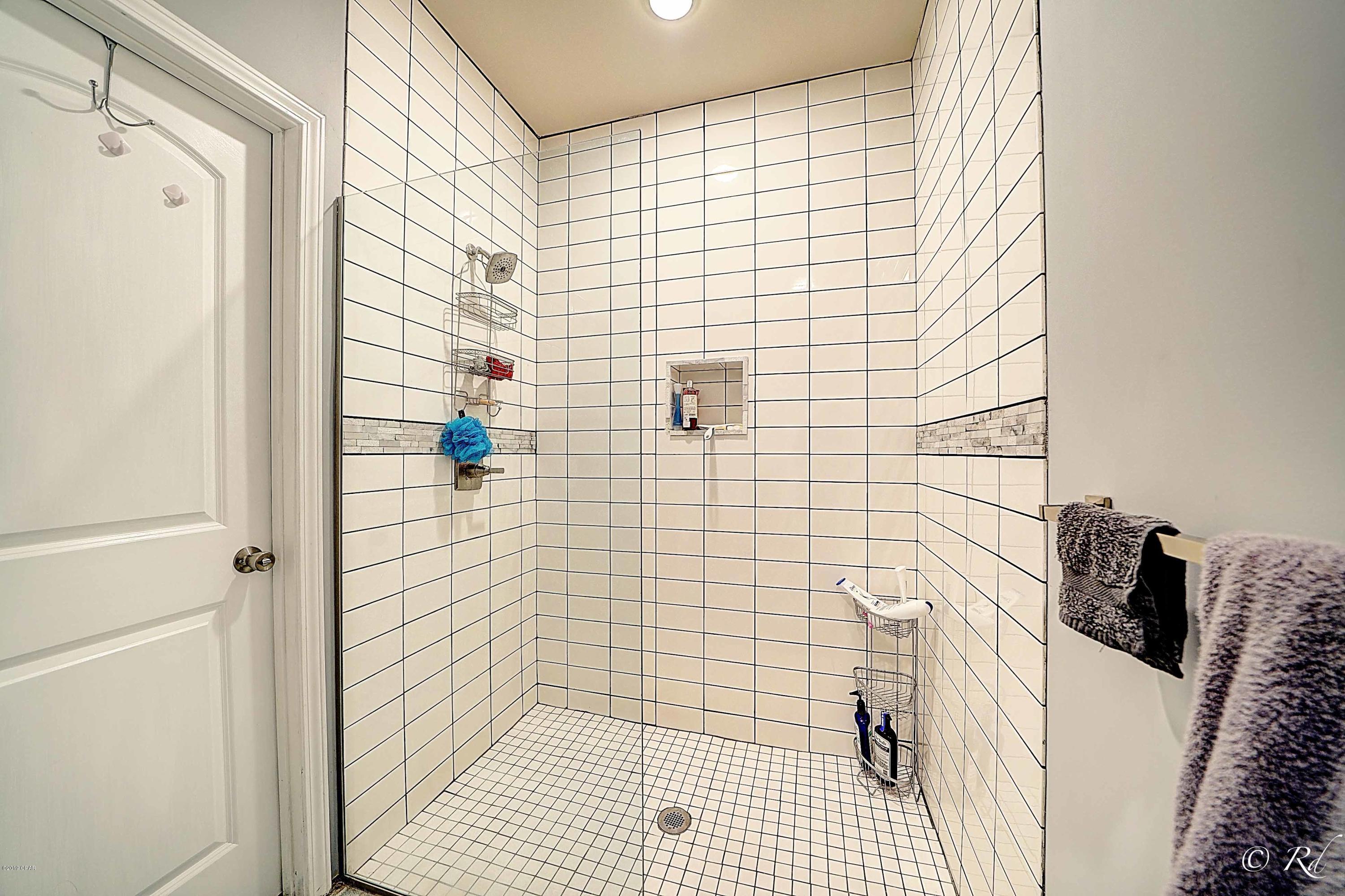 Laguna Beach Estates 7th Add - Residential