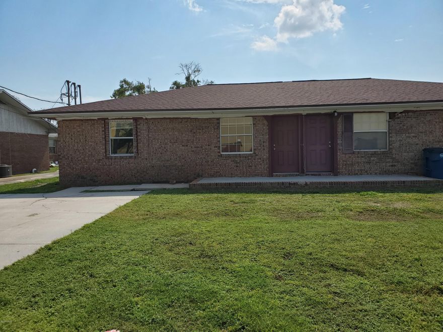 2 bedroom 1 bath Apartment. Just of 23rd St. Close to Gulf Coast College and FSU. Convenient to the beach. Neat and Clean. New paint. No pets please . Call today!