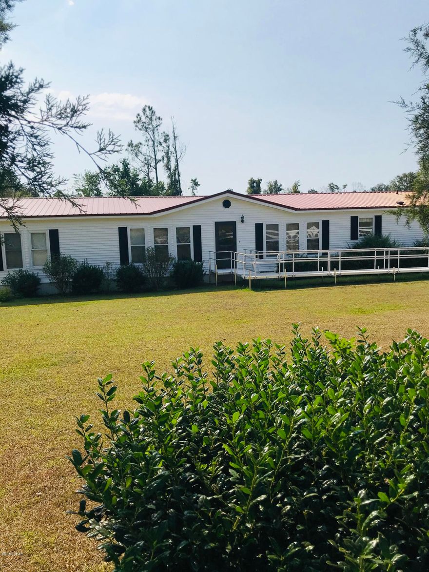 CURRENTLY UNDER CONTRACT.  SELLER ACCEPTING BACK-UP OFFERS.  Nice 3/2 mobile home on a corner lot with paved road in Alford.  Roof, A/C and hot water heater approx 5 years old.  Wood laminate flooring in much of the home, large family room with fireplace and built ins.   Nice screened in porch.  Washer & dryer comes with purchase, along with a nice gas stove.  Included is a large 3-car garage with space for a workshop.  The back yard is fenced in and has some fruit trees.  Call now for an appointment!

There is a large metal handicap ramp included but can be taken down easily.