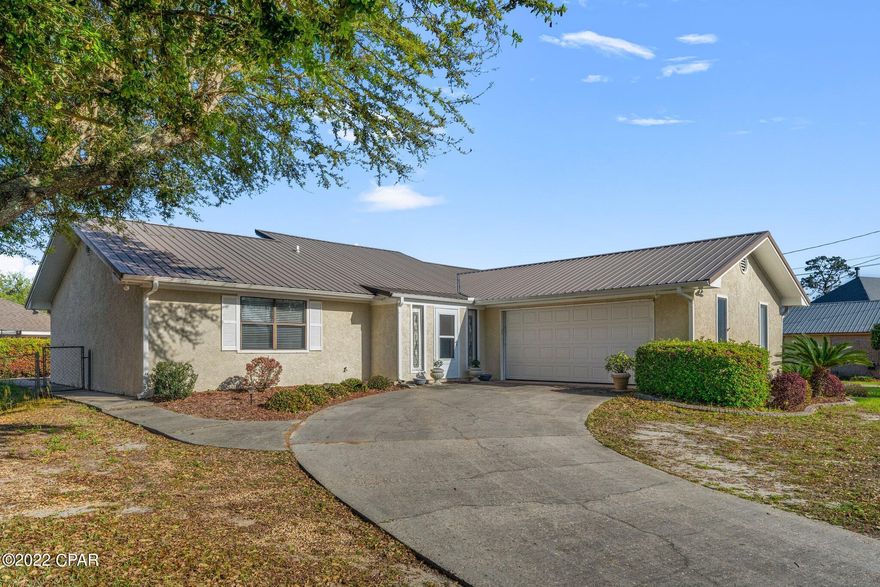 CURRENTLY UNDER CONTRACT, SELLER ACCEPTING BACKUP OFFERS. 3 BR 2 Bath home with a large great room area and spacious elevated lot.  This clean well-planned home with updated bathrooms and lots of space to entertain is located in the popular waterfront Woodlawn neighborhood area. Great option for a starter, move up or retirement home. Vaulted ceilings in the kitchen, dining and formal living room area. Tile in the main entertainment spaces and berber carpet in the bedrooms. The bedrooms are very spacious and the storage space in the garage is phenomenal. 



Don't miss out on this great home. See it today! HVAC and hot water heater replaced in 2017
Roof replaced around 2018
Bathrooms updated in 2017
House is stucco
Wood burning fireplace with a heatlilator.  You switch it on and it circulates the heat throughout.
Fireplace box replaced in 2021 
Chimney cleaned and outside chimney top replaced. In excellent condition since it hasn't been used since it was cleaned and replaced.
No hurricane damage, just old
No water conditioner
Sprinkler lines are laid out but there is no sprinkler system.