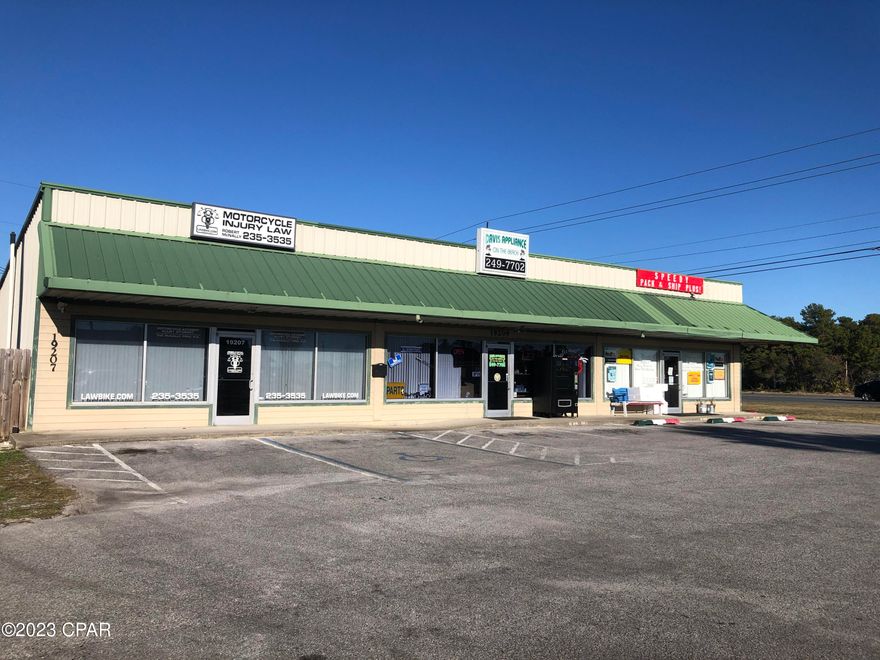 This 1,000 square foot space is Located in the Parkway Center on Panama City Beach Parkway.  Tenants include: Re-Bath, Davis Appliance, and Speedy Pack and Ship Plus.  Ideal for retail, professional uses, and office.