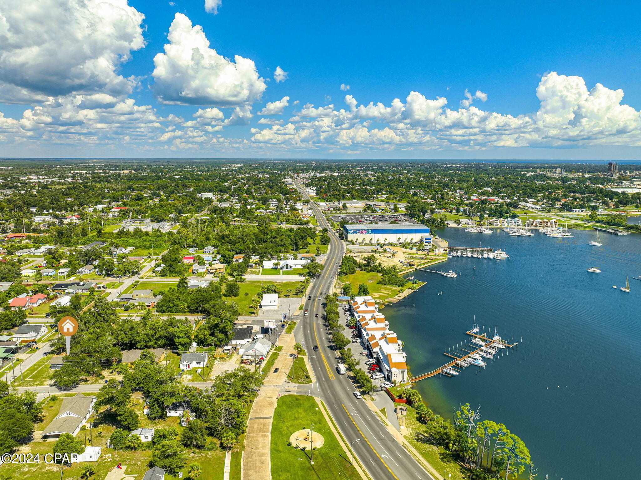 Main image without alt text