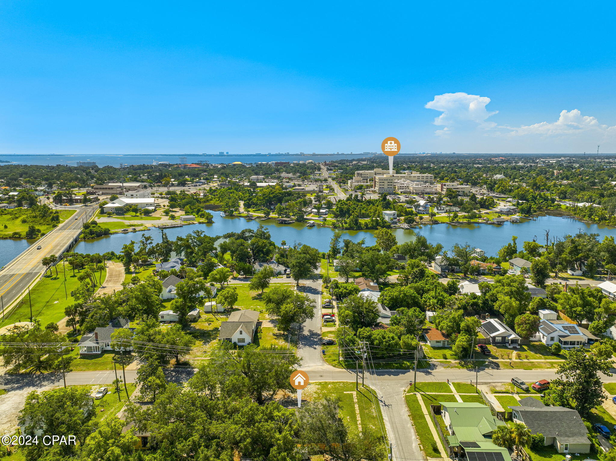 Main image without alt text