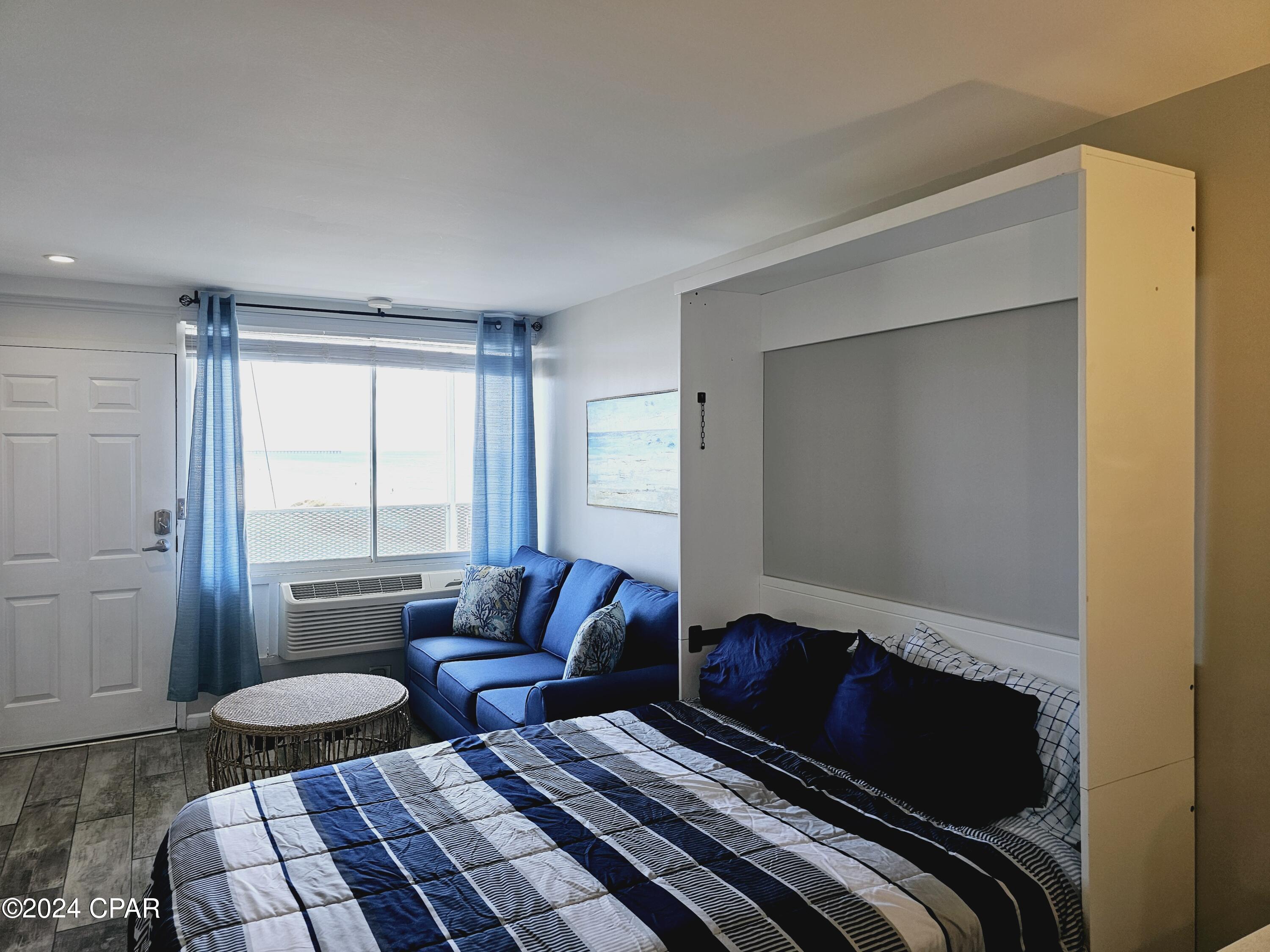 Fontainebleau Terrace - Residential