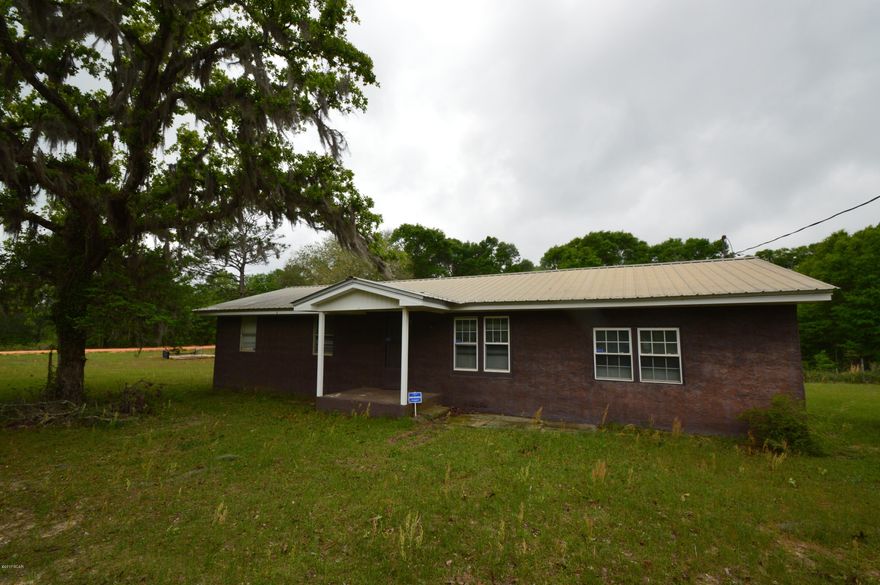 Country Home... 3 bedroom 2 bath home sitting on 4 acres. Home has metal roof, stucco exterior. Beautiful hardwood floors, living room open kitchen dining. Large great room off living room with full bath which could be 4th bedroom.

Property is corner lot partially cleared and wooded.