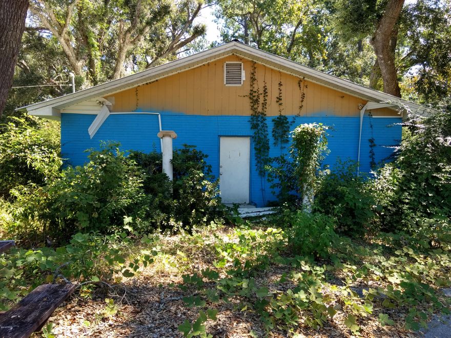 Great commercial location close to I-10 on a large lot. Large brick building with good metal roof. Formally in business as The Old Trading Post. Has an open floor plan with two bathrooms. Building is in good condition with some large shade trees.