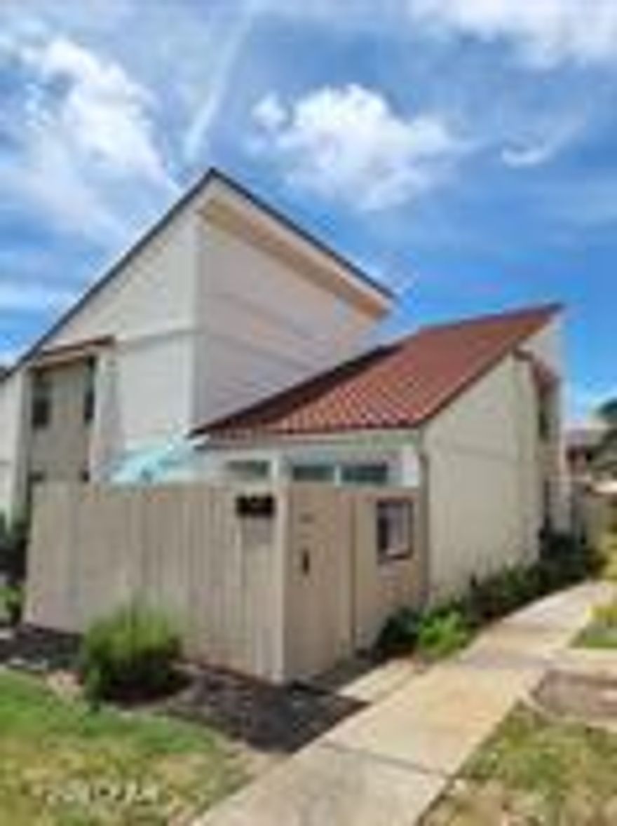 Panama City Beach!  Just a few minute walk to the beautiful beaches. Updated 2 bed 2 Bath Furnished Town Home/ Condo    fully equipped kitchen, water, sewer & garbage are included in a resort setting with 4 swimming pools, tennis courts and pet friendly.  Perfect for a month to month stay or while waitng on closing or a home to be built.  This is a spacious unit with large bedroom and bath upstairs with walk in shower, walk in closet and room for a king size bed.  2nd bedroom is spacious and on 1st floor.  Enjoy sitting under the umbrella on your private patio or taking a short walk to the beautiful beach!   Dogs are accepted with approval and pet deposit.  Make this your residence and enjoy the beach lifestyle.  Short distance to Pier Park!!
Month to Month or long term available.  Can be unfurnished or furnished if preferred.