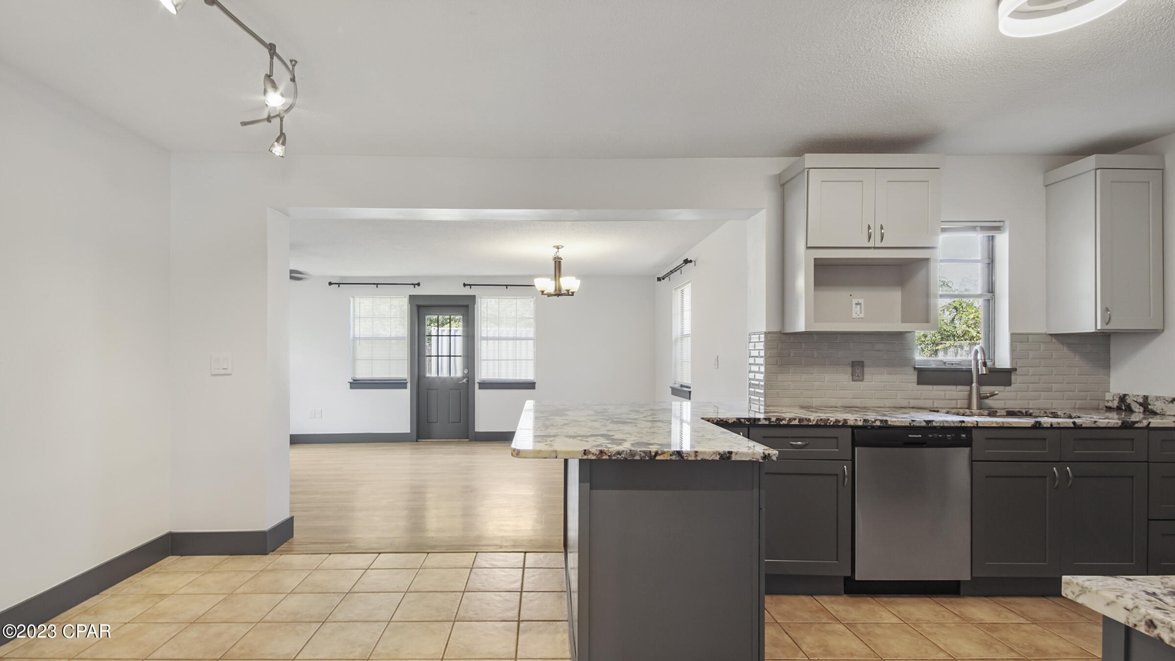 Hentz 1st Add Unit B - Residential