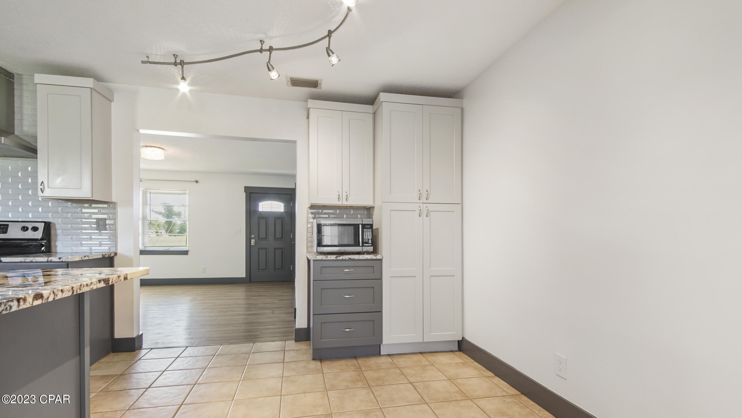 Hentz 1st Add Unit B - Residential