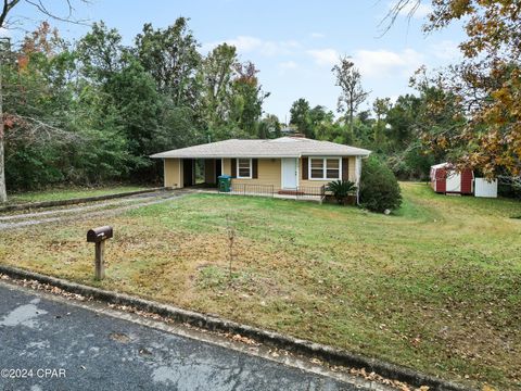 A home in Marianna