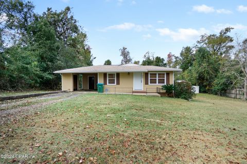 A home in Marianna