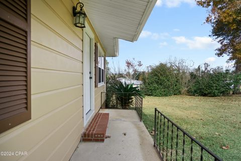 A home in Marianna