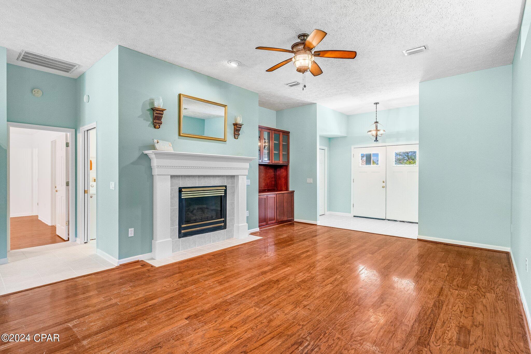 Colony Club - Residential