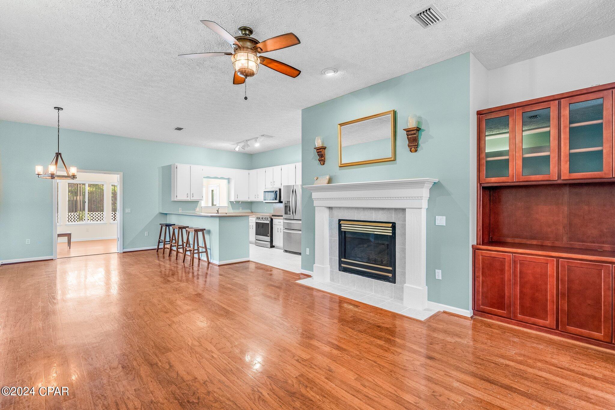 Colony Club - Residential